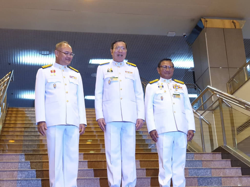 ตามคาด! พรเพชร-สิงห์ศึก-ศุภชัย คุมสภาสูง ตามคาด! พรเพชร-สิงห์ศึก-ศุภชัย คุมสภาสูง