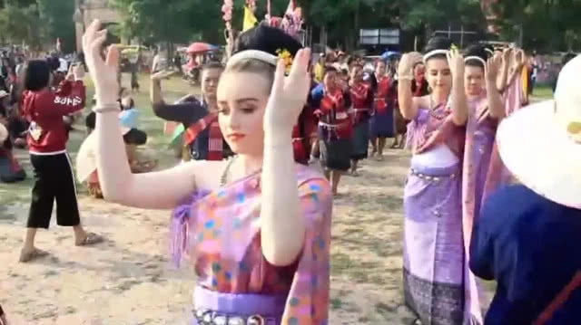 ฮือฮา! ต่างชาติร่วมเซิ้ง! บั้งไฟขอฝนกาฬสินธุ์