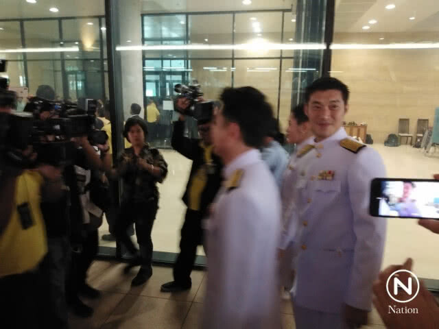 "ธนาธร-มิ่งขวัญ" มาแล้ว