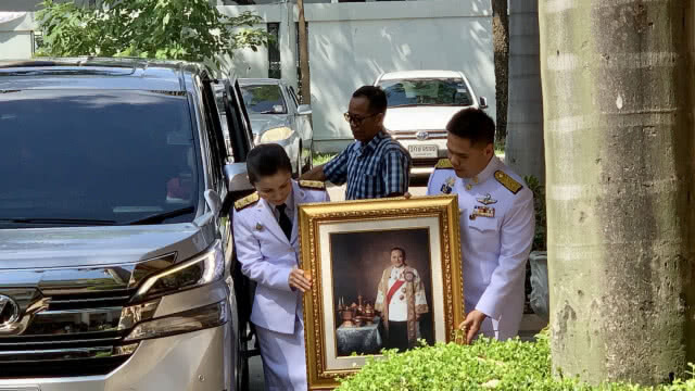 หนูนา ถือรูปบรรหาร ร่วมเฟรม 10 ส.ส.ชทพ. แย้มเย็นนี้ชัดร่วมรัฐบาลกับใคร