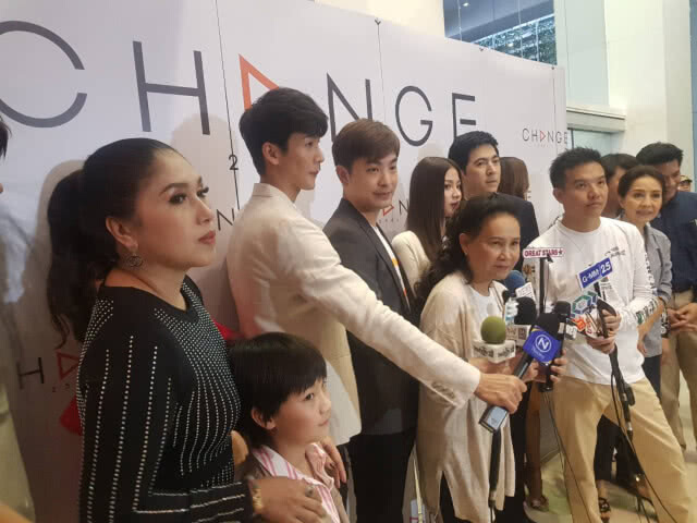 ใบเฟิร์น-พุฒ นำทีมบวงสรวงละครใบไม้ที่ปลิดปลิว