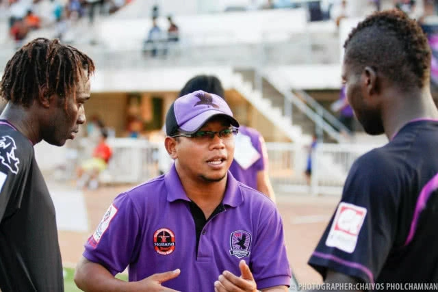 ( คลิปข่าว) "โค้ชบลู"  6 ปี กับภารกิจ "ศูนย์ฝึกฟุตบอลกรุงเก่า"