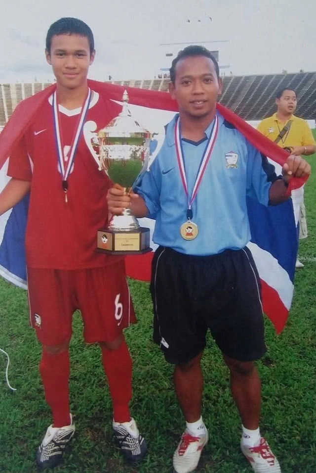 ( คลิปข่าว) "โค้ชบลู"  6 ปี กับภารกิจ "ศูนย์ฝึกฟุตบอลกรุงเก่า"