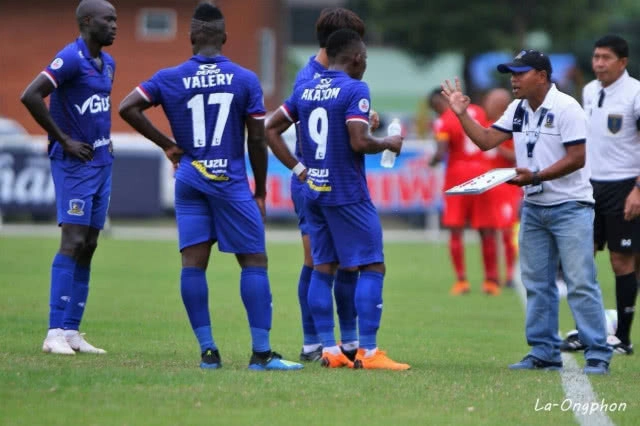 ( คลิปข่าว) "โค้ชบลู"  6 ปี กับภารกิจ "ศูนย์ฝึกฟุตบอลกรุงเก่า"