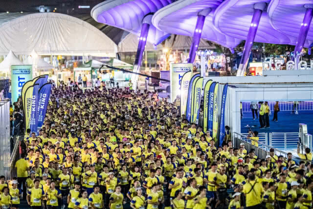 นักวิ่งร่วมกิจกรรมประวัติศาสตร์เทิดพระเกียรติมหามงคลฯ