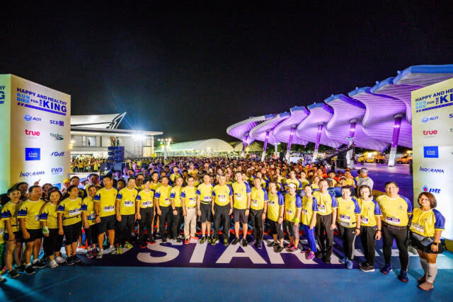 นักวิ่งร่วมกิจกรรมประวัติศาสตร์เทิดพระเกียรติมหามงคลฯ
