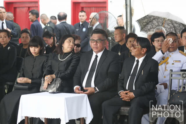 ร่าง "ป๋าเปรม" คลุมธงชาติ แพทย์-พยาบาล-ทหารยืนเคารพ 