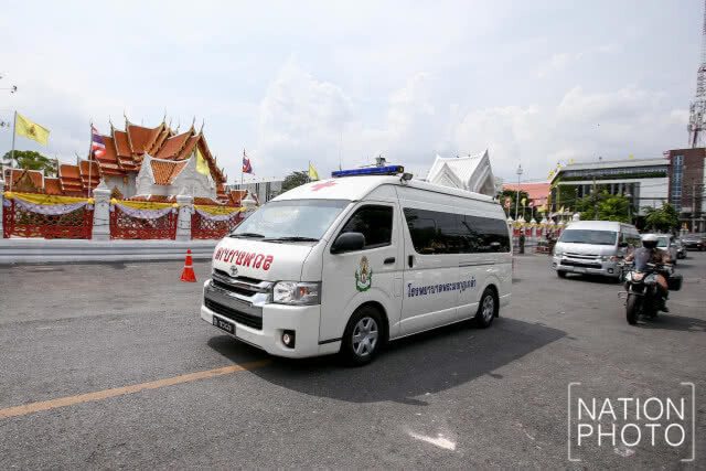 ร่าง "ป๋าเปรม" คลุมธงชาติ แพทย์-พยาบาล-ทหารยืนเคารพ 