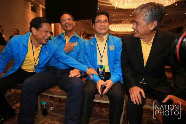 "อัยการปรเมศวร์" เปิดเหตุผล "ปชป." จูบปาก "พปชร."