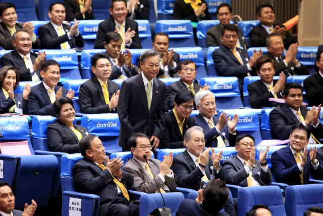 "พปชร." ต้องระวัง "งูเห่า" ใน "พรรคร่วม" มากกว่าพรรคตัวเอง!