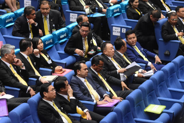 "พปชร." ต้องระวัง "งูเห่า" ใน "พรรคร่วม" มากกว่าพรรคตัวเอง!