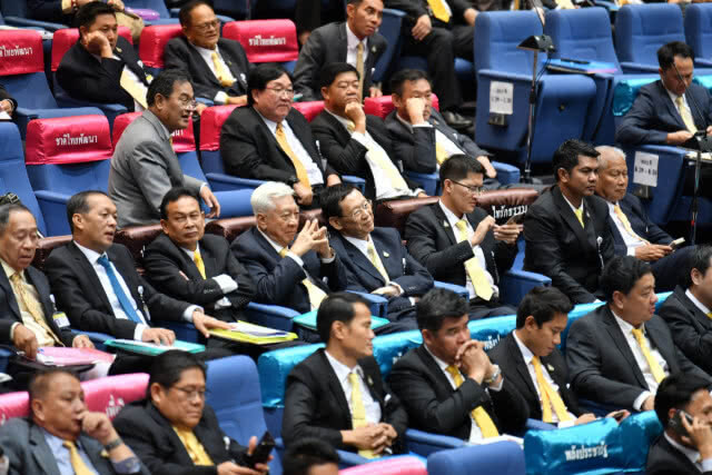 "พปชร." ต้องระวัง "งูเห่า" ใน "พรรคร่วม" มากกว่าพรรคตัวเอง!
