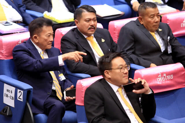 "พปชร." ต้องระวัง "งูเห่า" ใน "พรรคร่วม" มากกว่าพรรคตัวเอง!
