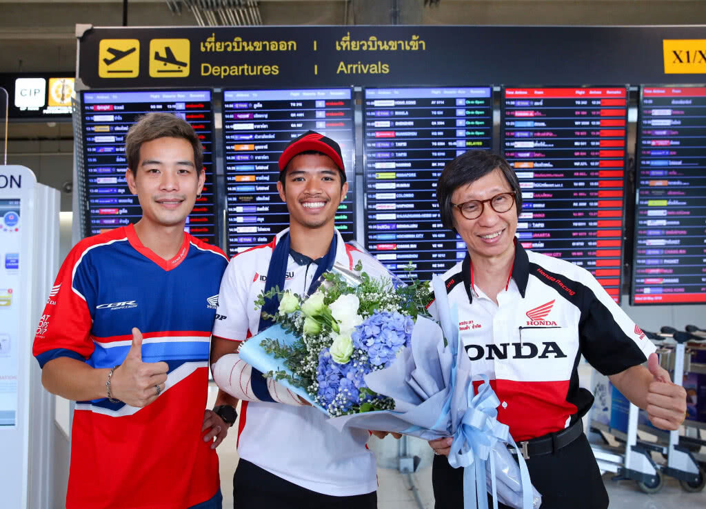 "ก้อง"สมเกียรติ กลับถึงไทย-  พักฟื้นหลังผ่าตัด2 สัปดาห์