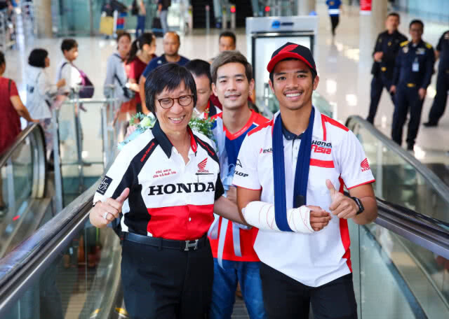 "ก้อง"สมเกียรติ กลับถึงไทย-  พักฟื้นหลังผ่าตัด2 สัปดาห์