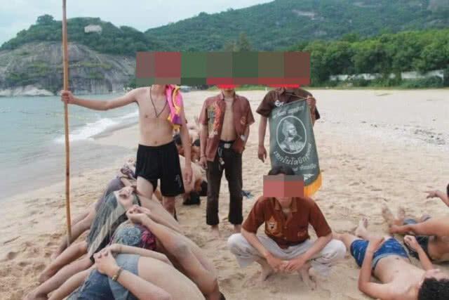 ดราม่า เพจดังเผยภาพรับน้อง รุ่นพี่ให้น้องเอาหัวปักพื้นริมหาด