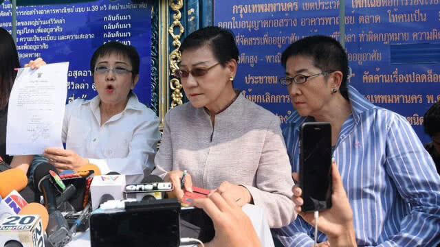 คุก! 3 เดือน "2 ป้าทุบรถ" รอลงอาญา 2 ปี