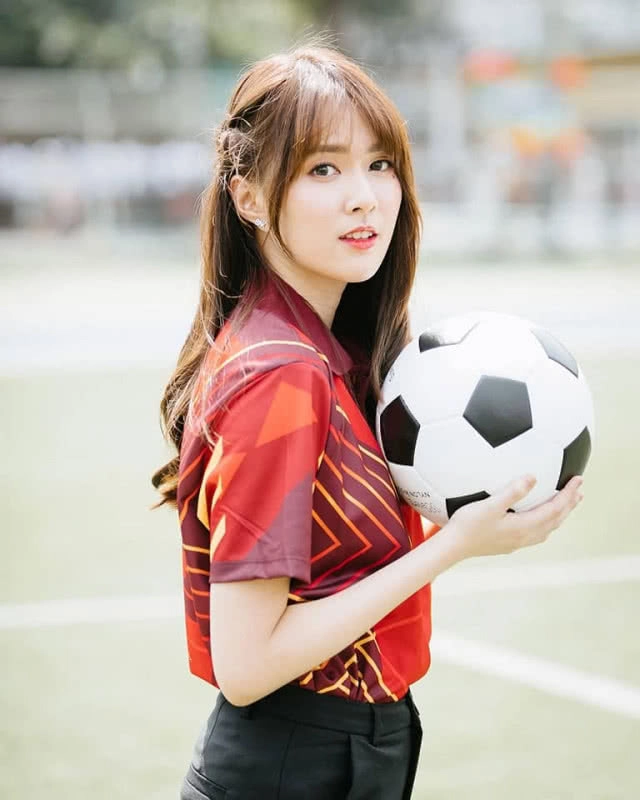 โอตะ ร่วมยินดี "ออม BNK48" คว้าเกียรตินิยมอันดับ1