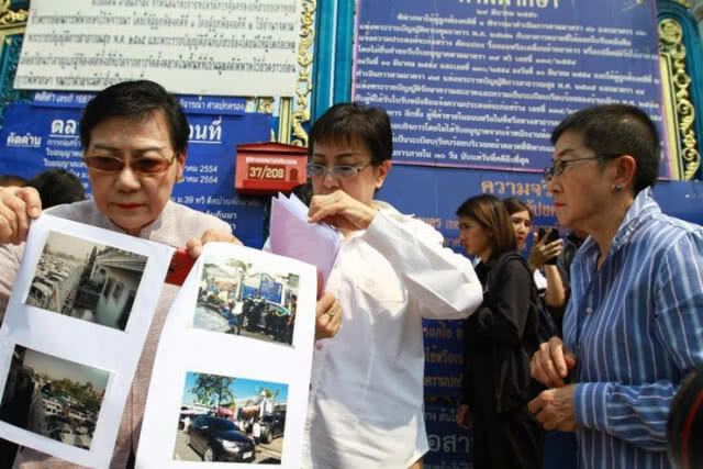 คุก! 3 เดือน "2 ป้าทุบรถ" รอลงอาญา 2 ปี