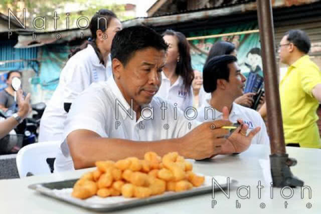 "อภิสิทธิ์" แจงคลิปจับมือ "ชัชชาติ" ตั้งรัฐบาล แค่แซวกันเล่นๆ