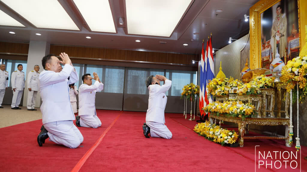 "ชวน" รับพระบรมราชโองการโปรดเกล้าฯ แต่งตั้งเป็นประธานสภาผู้แทนราษฎร "ชวน" รับพระบรมราชโองการโปรดเกล้าฯ แต่งตั้งเป็นประธานสภาผู้แทนราษฎร