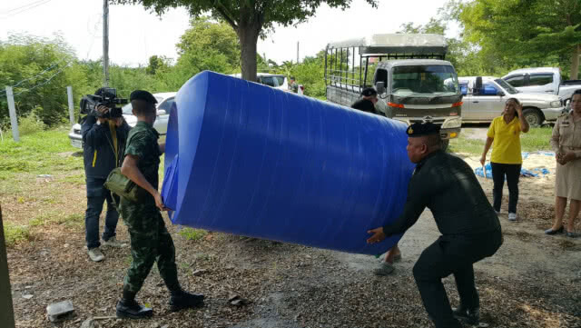 ทหารเสนารักษ์ ช่วยเหลือผัวเมียพิการบ้านถูกไฟไหม้