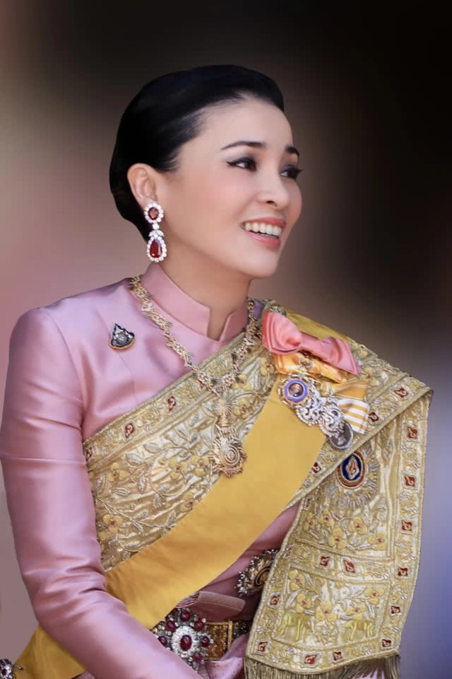 พระราชประวัติ สมเด็จพระนางเจ้าสุทิดาฯ พระบรมราชินี