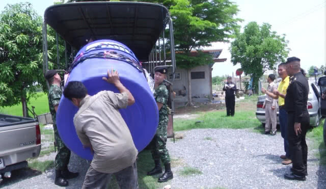 ทหารเสนารักษ์ ช่วยเหลือผัวเมียพิการบ้านถูกไฟไหม้