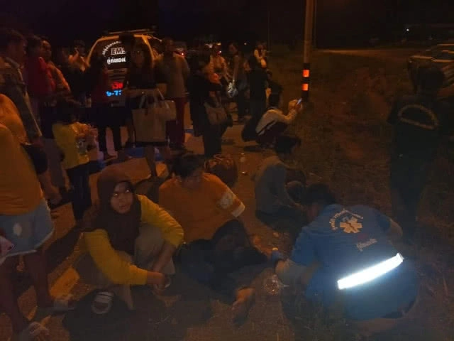 รถทัวร์หาดใหญ่-ภูเก็ตคว่ำ เจ็บ 7