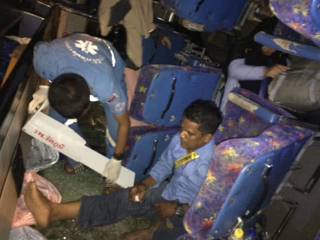 รถทัวร์หาดใหญ่-ภูเก็ตคว่ำ เจ็บ 7