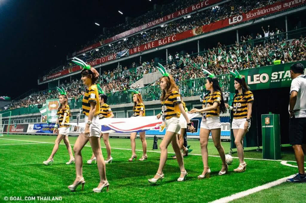 แฟนบอลสูงสุดในนัดที่ 15 ของไทยลีก 2 "สนามลีโอ สเตเดี้ยม" แฟนบอลสูงสุดในนัดที่ 15 ของไทยลีก 2 "สนามลีโอ สเตเดี้ยม"