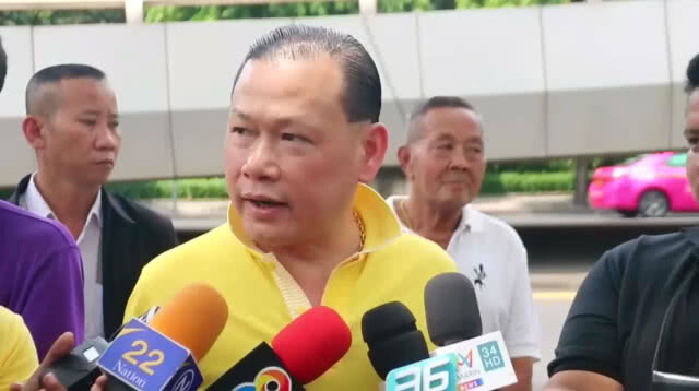 "จตุพร-สันธนะ" รุดเยี่ยมจ่านิว หลังถูกชายฉกรรจ์ทำร้าย