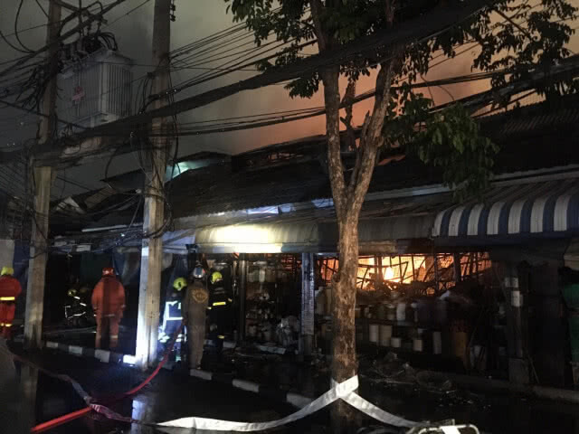 สรุปเหตุเพลิงไหม้ตลาดนัดสวนจัตุจักร พบร้านค้าได้รับความเสียหาย 120 ห้อง