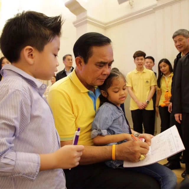 ทำความรู้จัก "พล.อ.ประยุทธ์ จันทร์โอชา" นายกฯคนที่ 29 ของไทย