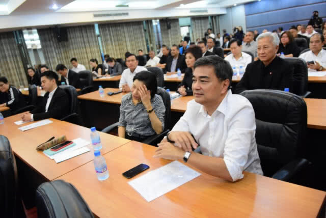 ประชาธิปัตย์ ถึงวัน "แม่น้ำแยกสาย"