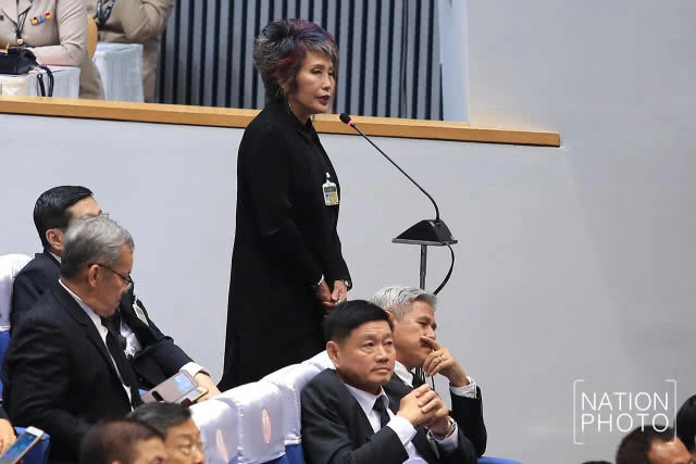 "ช่อ" แจงใส่สูทขาวดำ เข้าสภาฯ รู้กาลเทศะ!