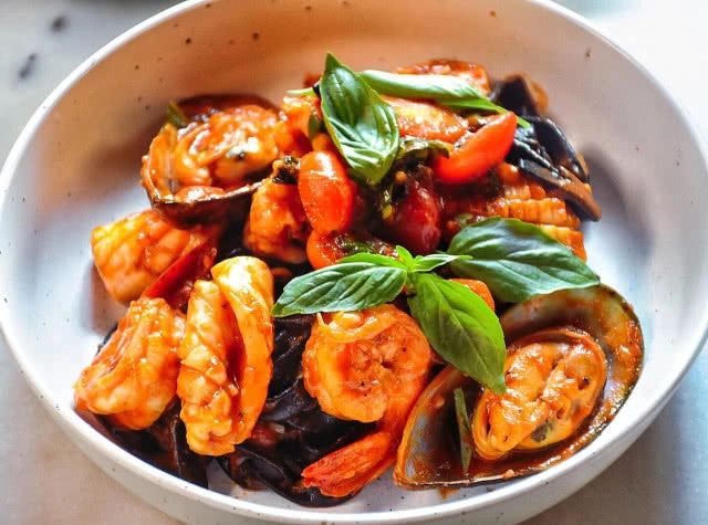 อร่อยปักหมุด : Pink Salmon Eatery & Bar ร้านอาหารสไตล์คาเฟ่ เมนูเด็ดอร่อย พัทยา-นาเกลือ ชลบุรี