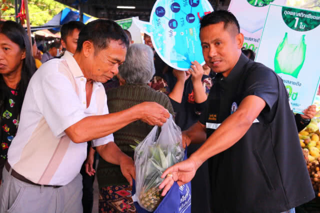 อช.อ่าวพังงา สกัดขยะ รับวันทะเลโลก ปี62
