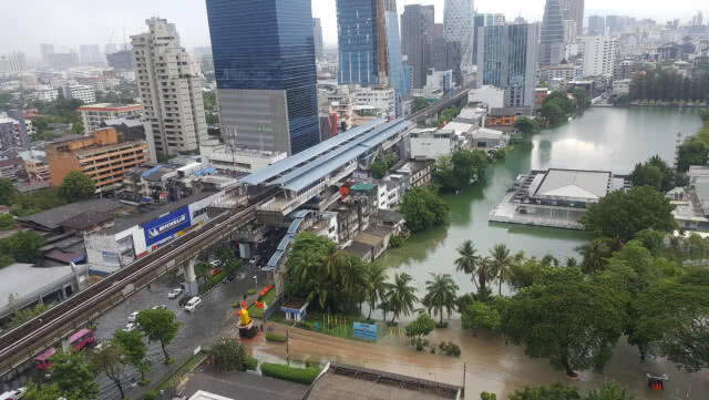 ฝนตกถล่มกรุง ทั่วทุกพื้นที่ น้ำท่วมขัง