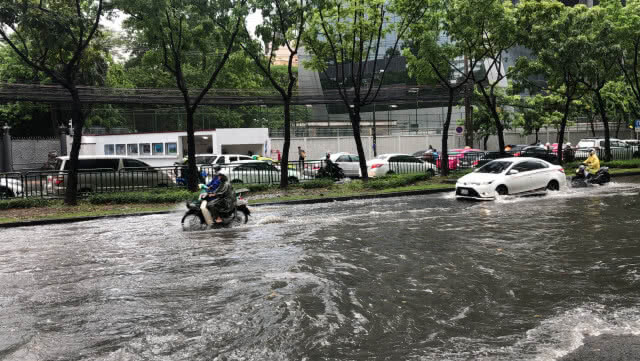 ฝนตกถล่มกรุง ทั่วทุกพื้นที่ น้ำท่วมขัง