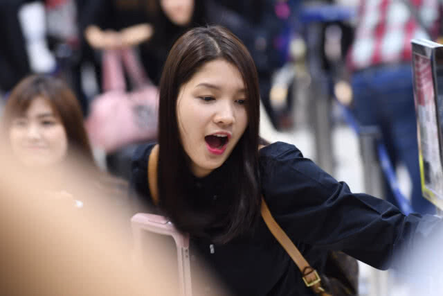 ดีนี่ BNK48 สมาชิก BNK48 รุ่น 2 ประกาศจบการศึกษา
