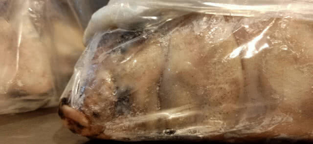 ปศุสัตว์นำตำรวจบุกจับพ่อค้าลอบขาย ‘หมูกี้’