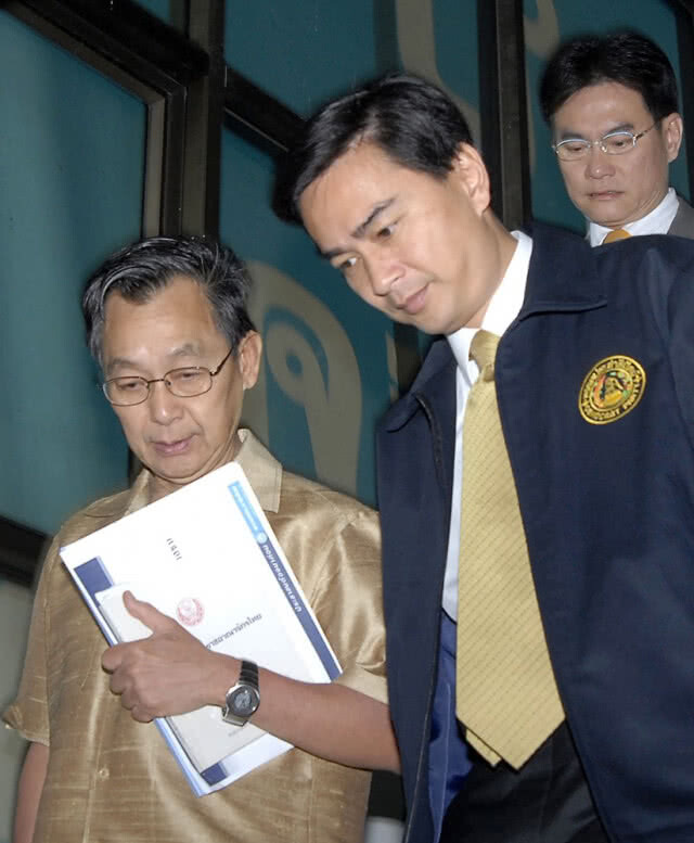 มีดโกนขั้นเทพ การกลับมาของ "ชวน"