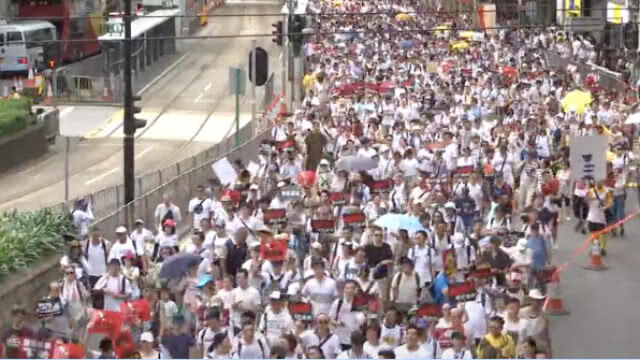 ชาวฮ่องกงนับแสน! รวมตัวประท้วงกฎหมายส่งผู้ร้ายข้ามแดนไปจีน