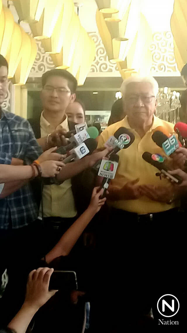 "มงคลกิตติ์" รับ 10 พรรคเสียงแตก ร่วม "พปชร." ลั่น! พร้อมเป็นฝ่ายค้าน