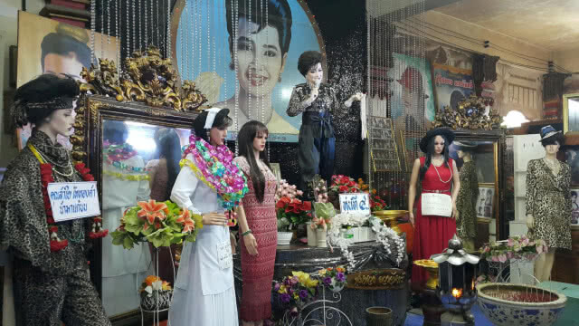 งานรำลึก "พุ่มพวง ดวงจันทร์" เลขดังเกลี้ยงแผง !!