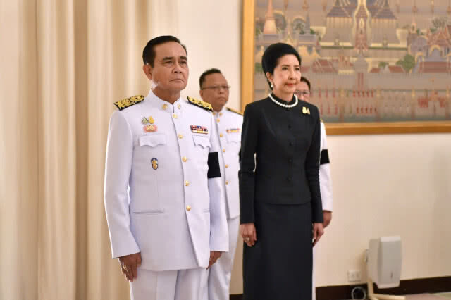 ประยุทธ์ รับตำแหน่งทางการแล้ว พรรคร่วมแห่ยินดี ขอบคุณสื่อ จากนี้จะมีแต่รอยยิ้ม