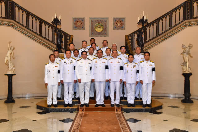 ประยุทธ์ รับตำแหน่งทางการแล้ว พรรคร่วมแห่ยินดี ขอบคุณสื่อ จากนี้จะมีแต่รอยยิ้ม