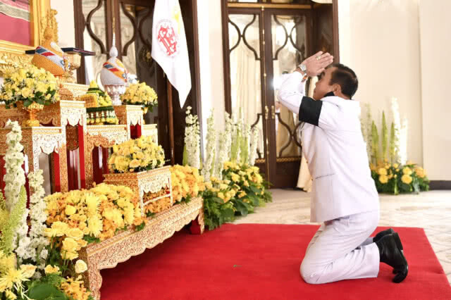 ประยุทธ์ รับตำแหน่งทางการแล้ว พรรคร่วมแห่ยินดี ขอบคุณสื่อ จากนี้จะมีแต่รอยยิ้ม