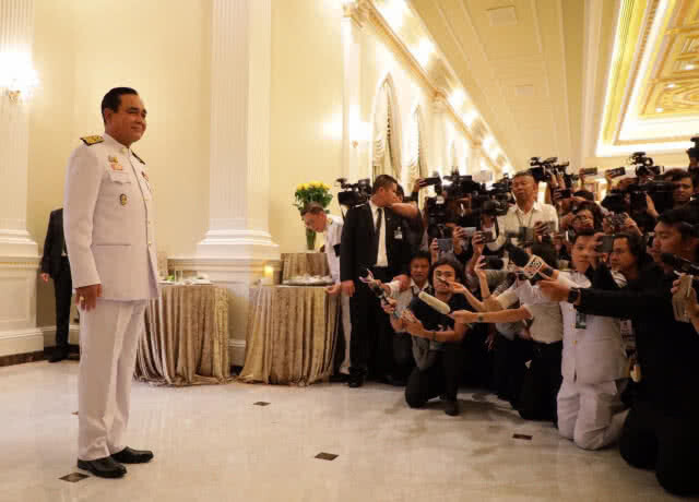 นายก โพสต์ #เดินหน้าประเทศไทย